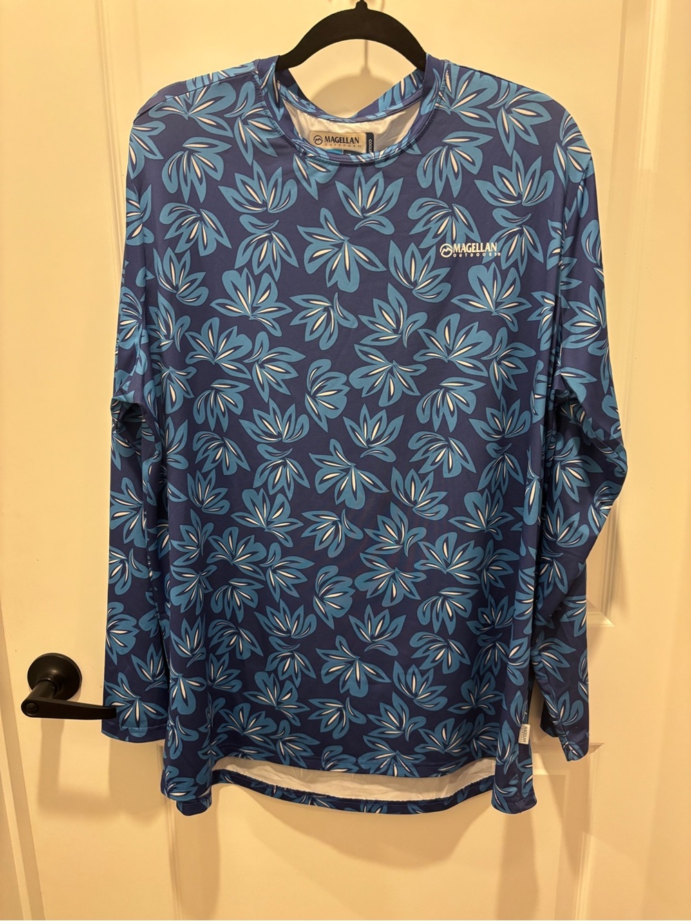 Magellan Outdoors Blue Floral Performance Long-Sleeve Tee